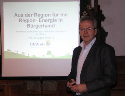 Ludger Rembeck informierte bei der Mitgliederversammlung der OU Diestedde u.a. �ber die Pl�ne der Genossenschaft Umweltfreundliche Energien Wadersloh.