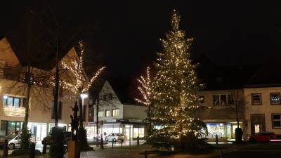 Auch 2020 gibts einen groen Weihnachsbaum auf dem Wadersloher Kirchplatz