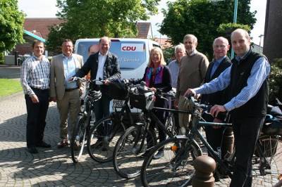 Start vor dem Rathaus zu einer Radtour mit Landrat Dr. Gericke nach Gttingen.