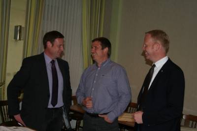 Henning Rehbaum MdL zu Gast in Wadersloh. Von links: Thorsten Gvert, Rudi Luster-Haggeney und Henning Rehbaum.