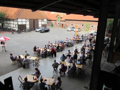 Da die geplante Sommertour nicht stattfinden konnte, kam die Senioren Union zum Sommertreff 2020 auf dem Hof Grothues zusammen. Karl Mense berichtete ber die Erfolgsgeschichte der Seniorenunion Wadersloh. 