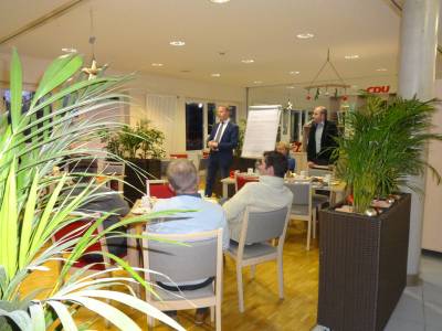 Adventliche Mitgliederversammlung der CDU Liesborn im Ludgerushaus 2019 mit
dem Gast MdL Henning Rehbaum