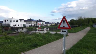 Freude in Liesborn
�
das neue Baugebiet Kirchhusen wurde nach l�ngerem Warten auf die
Genehmigungen der Bahnverwaltungen fu�l�ufig mit dem Siedlungsbereich Kemperstra�e verbunden