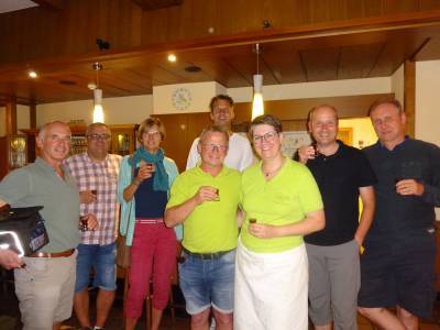 Wehm�tig aber mit vielen sch�nen Erinnerungen, verabschiedet sich der Vorstand der CDU
Liesborn auf dem Lemkerberg. Ein herzliches Danke
sch�n gilt der Familie Nordhaus f�r
jahrzehntelange Gastfreundschaft