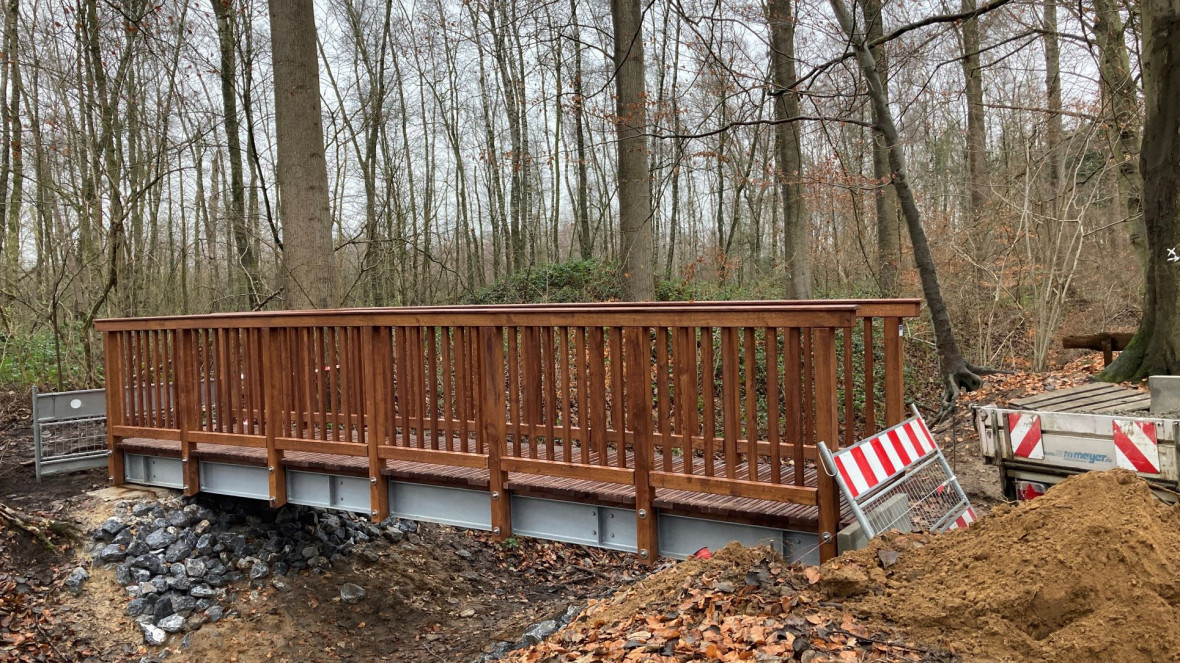 Die neue Brücke im Liesborner Holz ist als  LEADER-Projekt größtenteils aus EU-Mitteln finanziert worden.