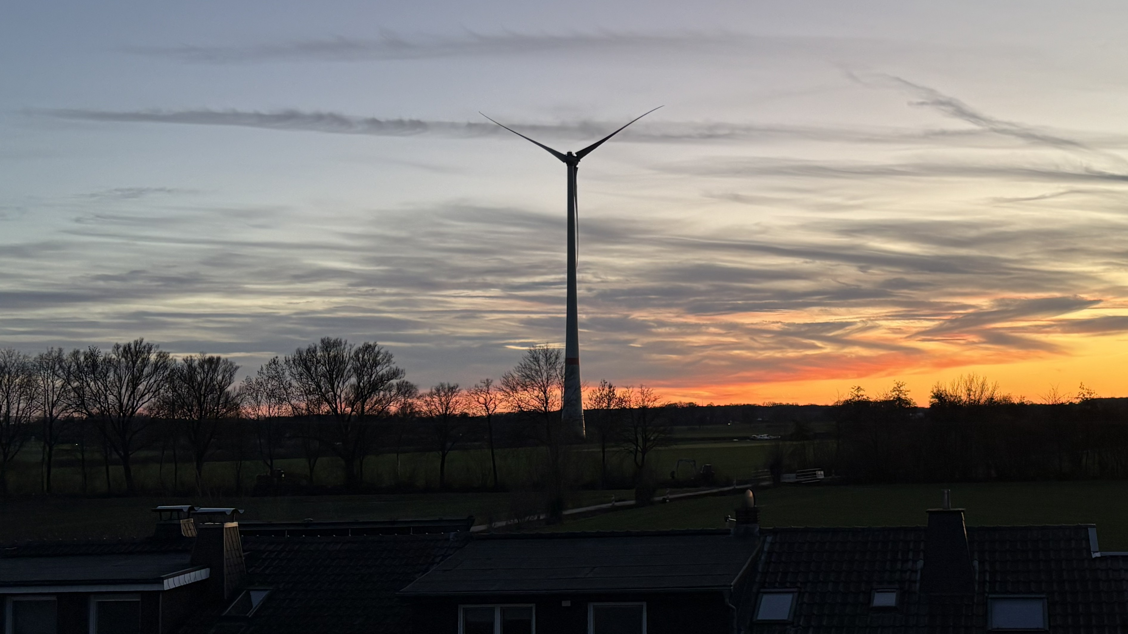 Entstehen In unmittelbarer N�he der Windkraftanlage der Gemeinde demn�chst noch drei h�here Anlagen von ProWind ? 
