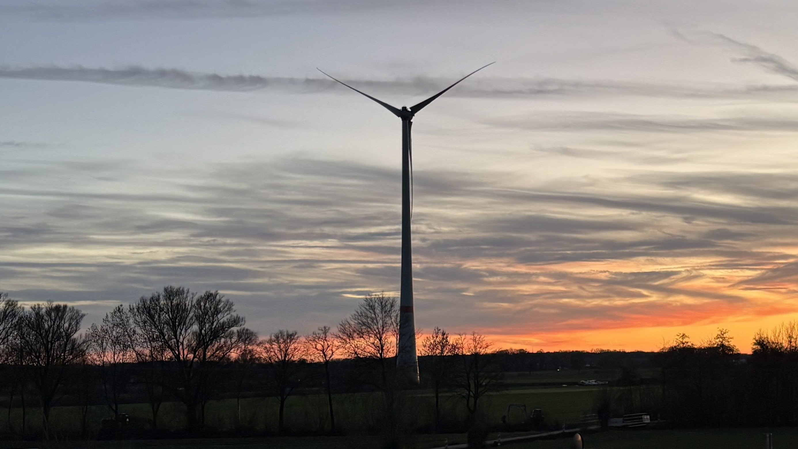 Neben das Windrad am Kl�rwerk plant ein Investor noch drei wesentlich h�here Windenergieanlagen.